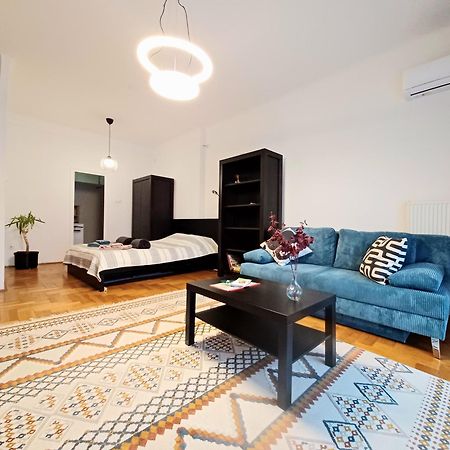 Hero'S Square Apartment Будапеща Екстериор снимка